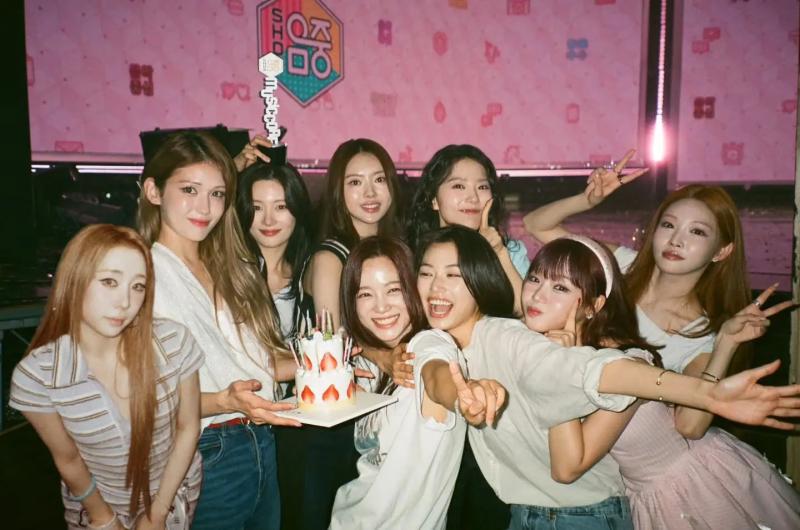 Sự kiện 10 năm sơ sài nhất showbiz của BLACKPINK - Ảnh 7.