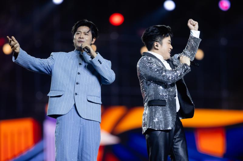 Từ Đại lễ A50-A80, concert quốc gia đến Chung kết ASEAN Cup 2026 - đây là Anh Trai vượt chông gai ấn tượng nhất- Ảnh 4.