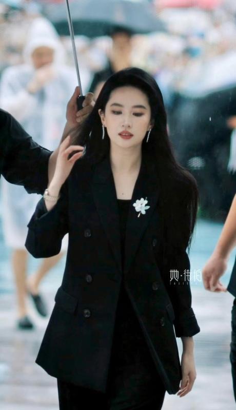 Ngỡ ngàng nhan sắc “thần tiên tỷ tỷ” Lưu Diệc Phi ngày ấy - bây giờ- Ảnh 6.