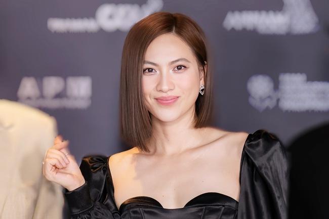 Nữ NSƯT thừa nhận rình rập sinh viên ở cổng trường đại học suốt 3 năm, cứ thấy ai xinh là chụp trộm- Ảnh 2.