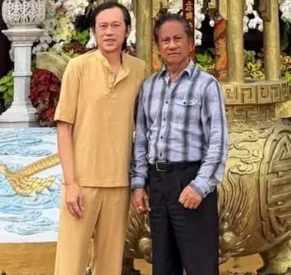 NSƯT Hoài Linh giàu cỡ nào mà nam danh ca đông con nhất Việt Nam nói thẳng "cần gì đi hát nữa"?- Ảnh 1.