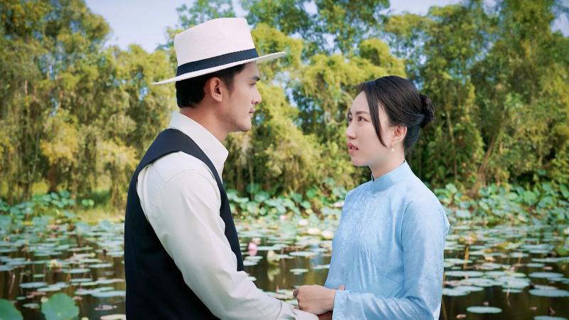Cặp đôi Vbiz bị team qua đường bắt gặp hẹn hò: Dính nhau sát rạt, phim giả tình thật khó chối cãi- Ảnh 7.