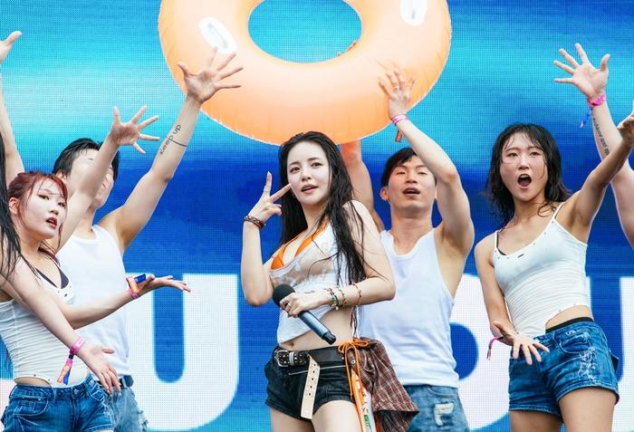 Sự hết thời của ngôi sao cả nước biết mặt: Nổi tiếng nhờ 1 ca khúc, nay vô danh hát không ai hưởng ứng- Ảnh 1.