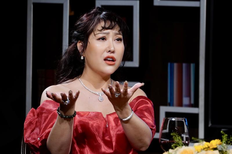 Mẹ đơn thân là Phó viện trưởng được đại gia miền Tây U60 yêu say đắm: Chiều chuộng như "công chúa", đưa về quê ra mắt gia đình - Ảnh 4.