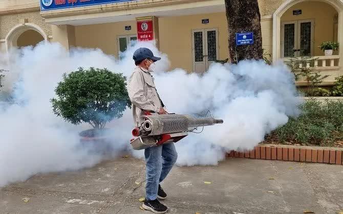 Hà Nội: Sốt xuất huyết và tay chân miệng cùng tăng - Ảnh 1.