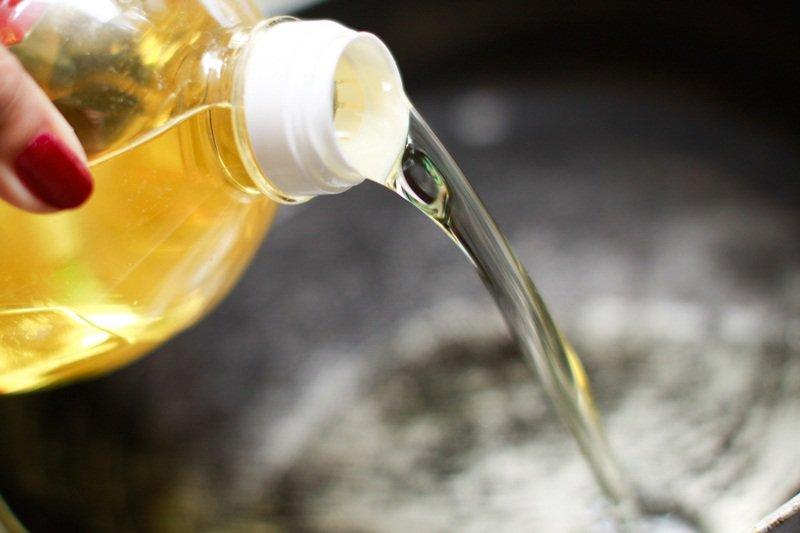 Dầu ăn chưa hết hạn vẫn có thể "hỏng": 4 thói quen khiến nhiều gia đình Việt âm thầm rước bệnh vào người- Ảnh 3.