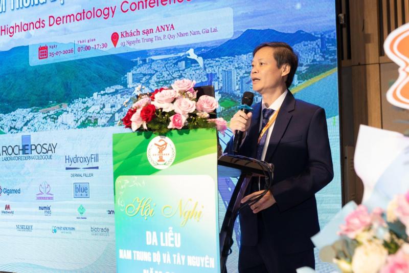 Mụn không chỉ là câu chuyện tuổi dậy thì - Ảnh 4.