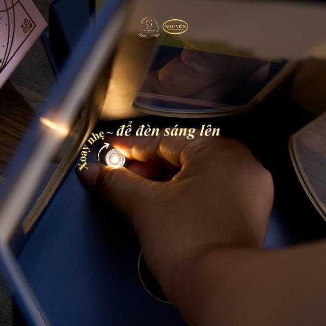 Thắp sáng được, lưu giữ được: Hộp bánh trung thu khiến cả văn phòng bỏ họp 10 phút để đập hộp - Ảnh 9.