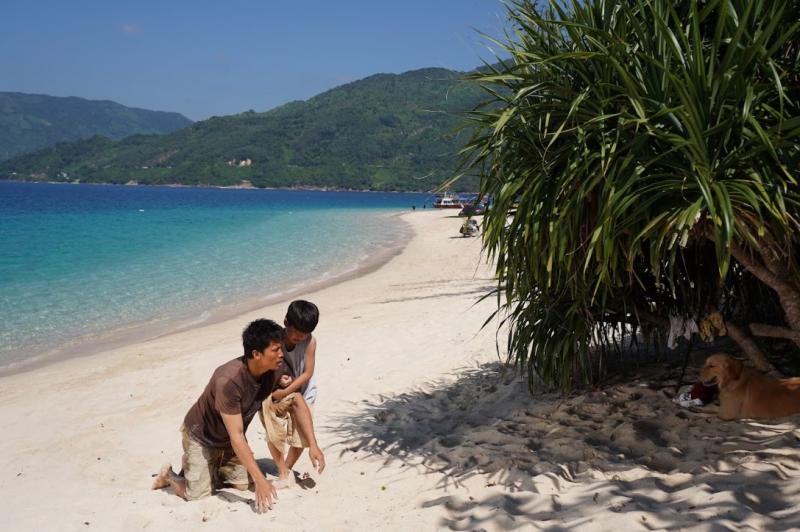 Việt Nam lần đầu có phim gia đình sinh tồn quá hoành tráng: Nam chính khổ nhất trên đời, xem mà thót tim- Ảnh 9.
