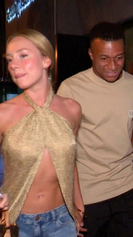 Mbappé nắm tay mỹ nhân Ester Expósito tình tứ giữa ánh flash chói loà và sự bám đuổi của phóng viên, lời chúc mừng đám cưới Ronaldo và Georgina gây chú ý- Ảnh 1.