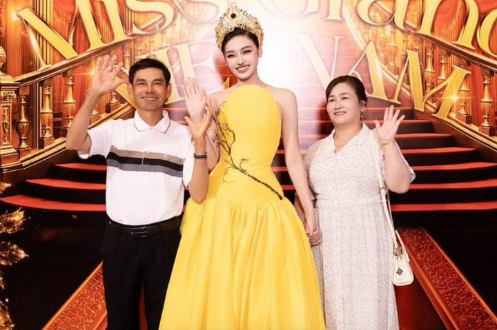 Hoa hậu Yến Nhi nói gì về sự cố ngã xe tại chung kết Miss Grand Vietnam 2026?- Ảnh 1.