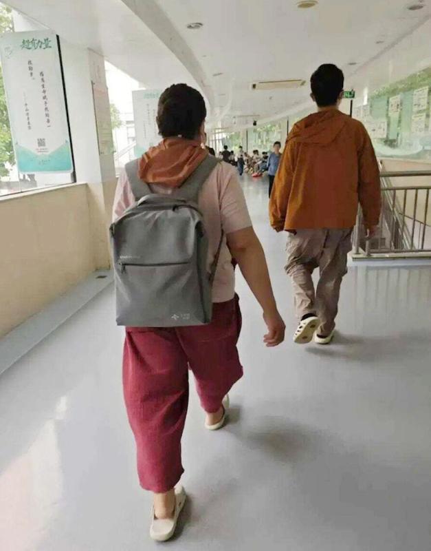 Nghiên cứu sinh 23 tuổi mắc ung thư dạ dày giai đoạn cuối: Giấc mơ làm giảng viên tan vỡ vì thói quen ăn uống có hại - Ảnh 2.