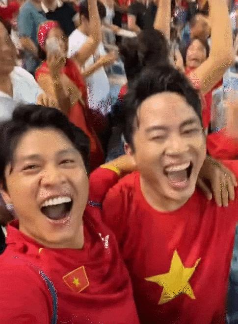 Ca sĩ vừa làm nên lịch sử bóng đá Việt: Lần đầu hát khởi động là "Việt Nam vô địch", được vinh danh trong nước ra quốc tế- Ảnh 4.