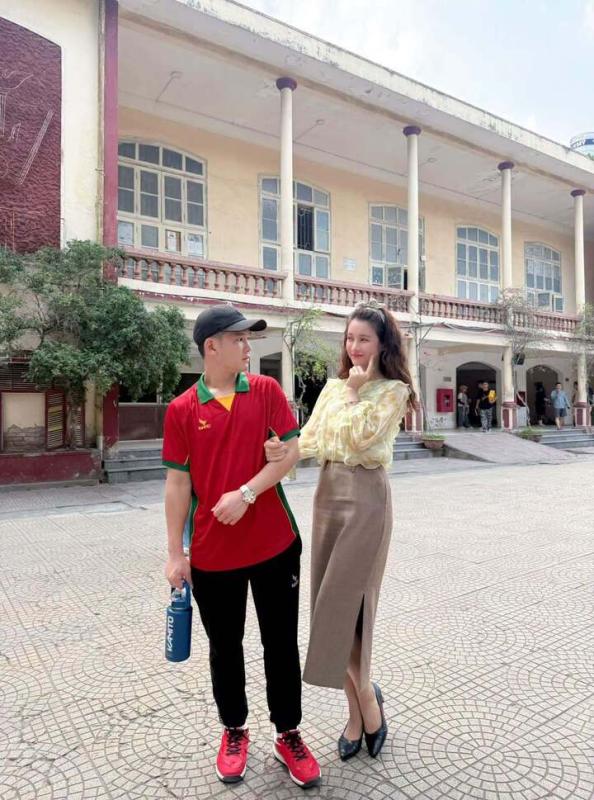 Cô giáo dạy Hóa hút triệu view kể cảnh quay "dở khóc dở cười" trên phim giờ vàng- Ảnh 1.