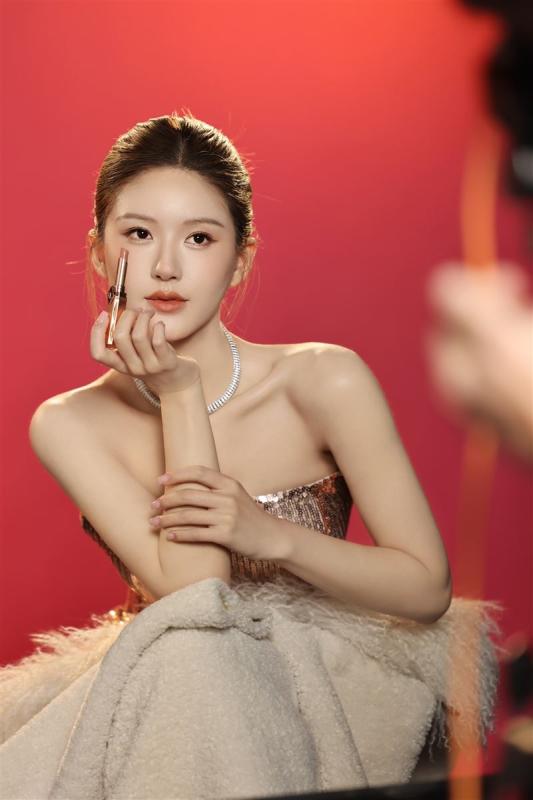 Triệu Lộ Tư chuyện gì cũng dám làm- Ảnh 1.