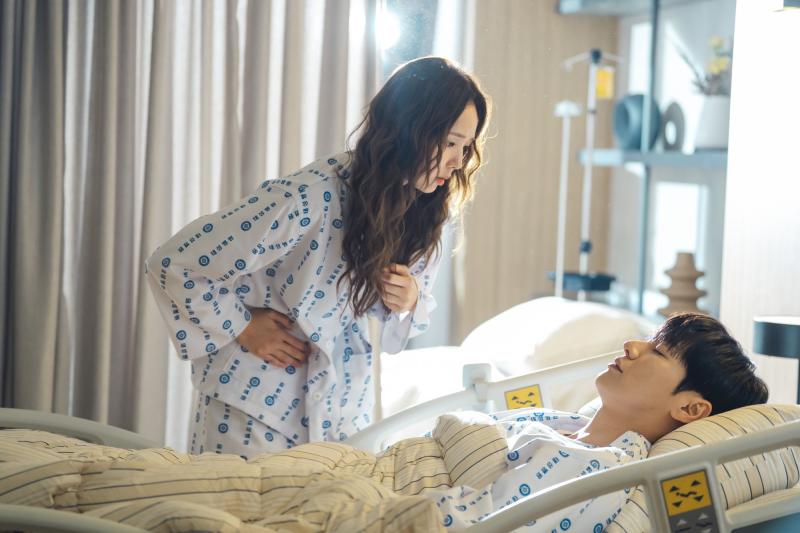 Quá nhiều người khen phim Hàn "ý tưởng vô biên - nhan sắc vô đối": Nữ chính cả người toàn điện, xem cười banh nóc- Ảnh 3.