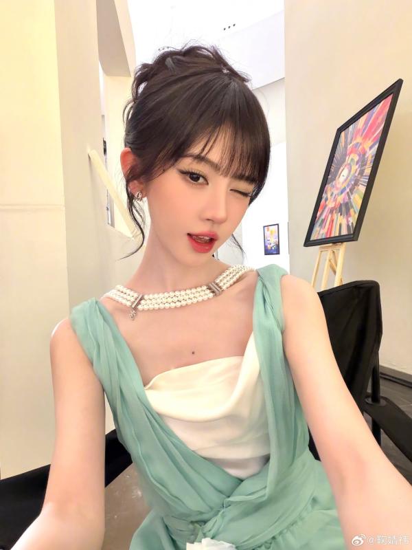 Viral mỹ nhân chỉ cao 1m45 giữa triển lãm nghệ thuật: Visual sang xịn vạn vật đều thua, đây mới là bức tranh đẹp nhất- Ảnh 2.