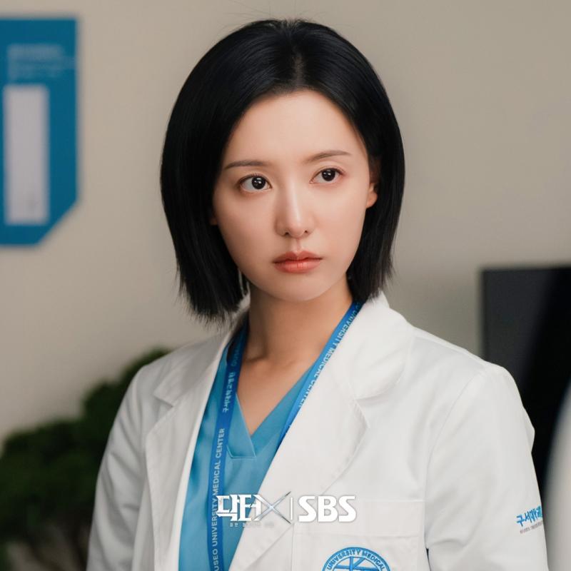MXH ồn ào vì mỹ nhân "không là thần cũng là quái vật": Đẹp kinh diễm nhưng lạnh như băng, nhìn muốn né xa 3m- Ảnh 8.