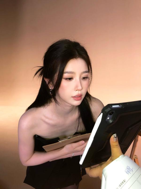 Đêm hôm lướt thấy mỹ nhân này chỉ có 100% mất ngủ: Đã quần tất đen còn giày cao gót, sexy không ai bằng- Ảnh 7.