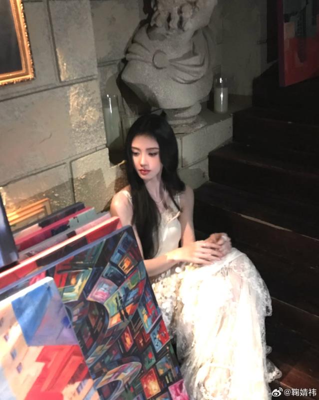 Viral mỹ nhân chỉ cao 1m45 giữa triển lãm nghệ thuật: Visual sang xịn vạn vật đều thua, đây mới là bức tranh đẹp nhất- Ảnh 7.