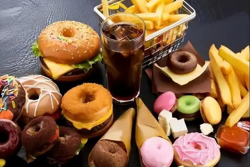 Liệu mỗi miếng ăn có đang đẩy nhanh quá trình teo não? Cảnh báo 3 loại thực phẩm là "chất xúc tác" gây sa sút trí tuệ - Ảnh 3.