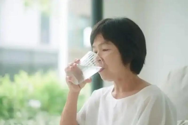 Chân sưng một bên, tuyệt đối đừng chủ quan: Cảnh báo dấu hiệu cục máu đông đang hình thành- Ảnh 5.
