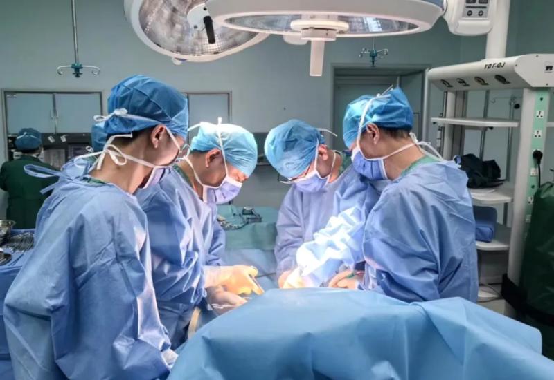 Người đàn ông 50 tuổi “tim suýt chết đuối” chỉ vì gãi 1 nốt nhọt- Ảnh 2.