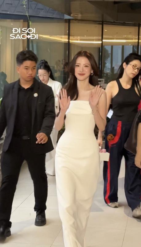 Tinh hoa mỹ nhân showbiz hội tụ: Tiểu Vy, Thanh Thuỷ phát sáng, Chi Pu đẹp chẳng kém Baifern Pimchanok- Ảnh 3.