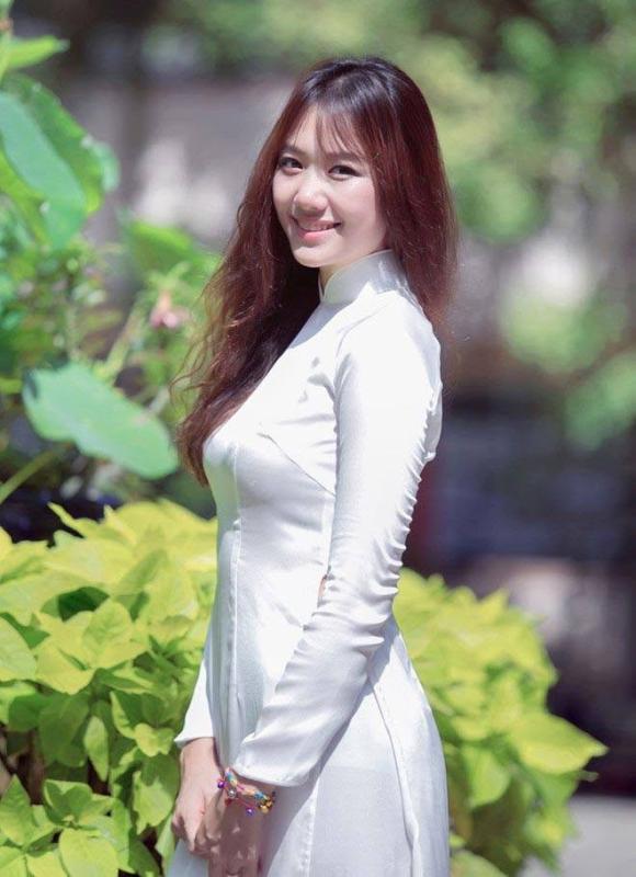 Vợ đại gia 2000 tỷ của Việt Nam: Thông thạo 3 thứ tiếng, học vấn khủng gây choáng, nhan sắc “tình đầu” càng có tuổi càng trẻ- Ảnh 2.