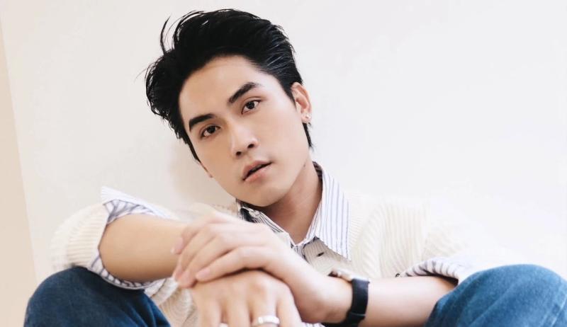Drama bủa vây nam thần Vbiz vì liên tục tình tứ với bạn diễn: Hết ôm ấp lại nắm tay, netizen khó chịu vô cùng- Ảnh 10.