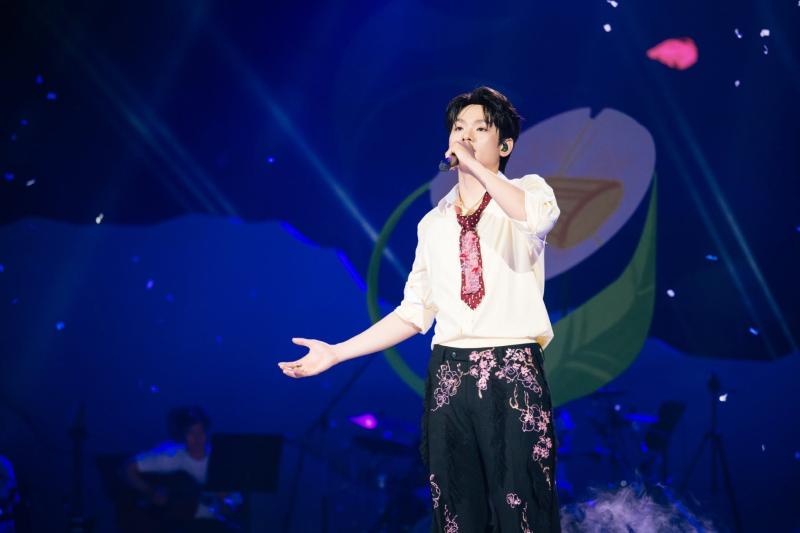 Ca khúc từng bị chấm 5 điểm nay vang vọng khắp Đại lễ, được chọn cho loạt sự kiện quốc gia - Ảnh 4.