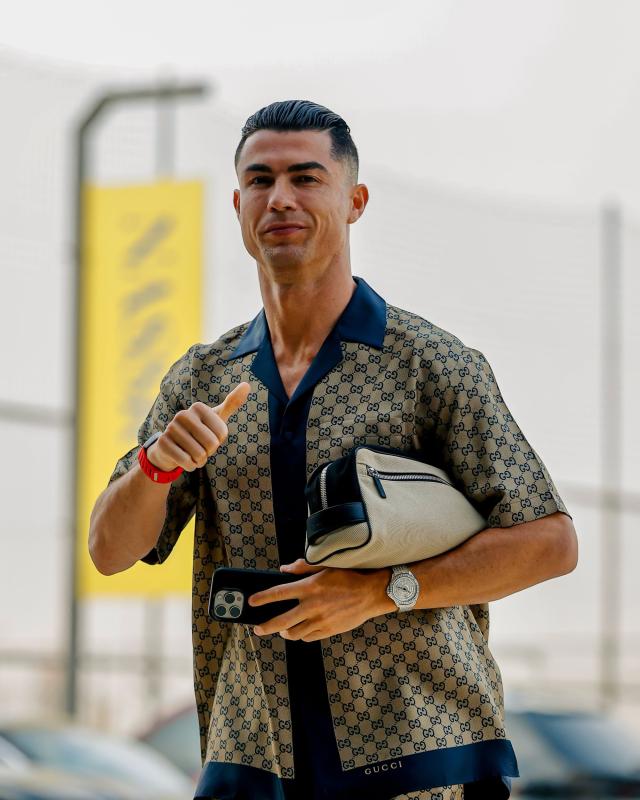 Siêu sao 41 tuổi vừa đá bóng vừa làm sếp lớn tại Al Nassr - Ảnh 1.