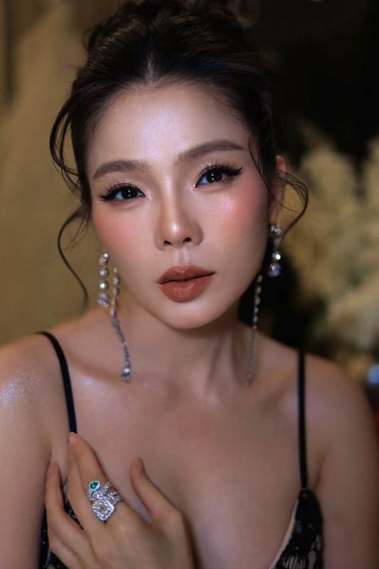 Ca sĩ Việt hát một show thu nửa tỷ: Chỉ nhờ giọng hát mà giàu kếch xù, 2 căn biệt thự gây choáng ở TP.HCM lẫn Hà Nội- Ảnh 1.