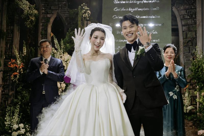 Trần Bích Hạnh hé lộ cuộc sống đời thường của Văn Thanh với con gái riêng, đáp trả khi bị tố "làm màu" - Ảnh 1.