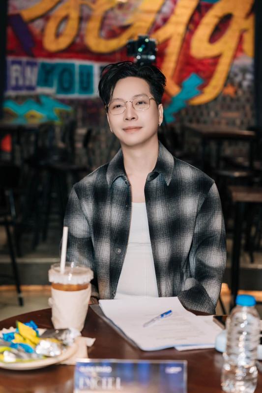 Nam ca sĩ Việt không thi Chông Gai mà hot nhất nhì chương trình, đắt show tất bật từ Nam ra Bắc- Ảnh 4.