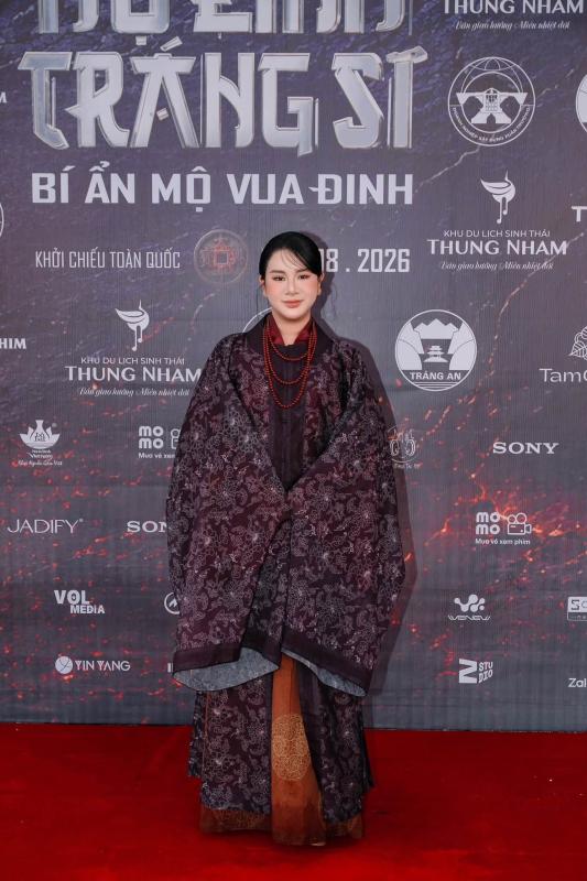 Nữ diễn viên tấu hài đỉnh nhất Hộ Linh Tráng Sĩ: Ngoại hình toát mùi giàu sang, cứ xuất hiện là hút triệu view- Ảnh 2.