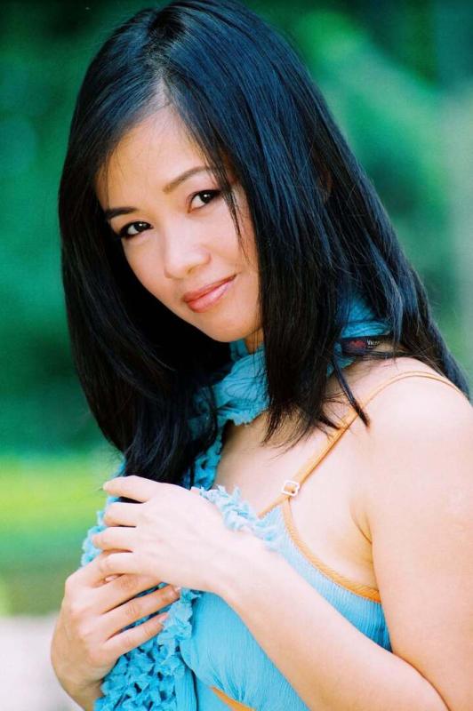 Vẻ đẹp của ca sĩ Hồng Nhung qua loạt ảnh hiếm cách đây 20 năm- Ảnh 2.