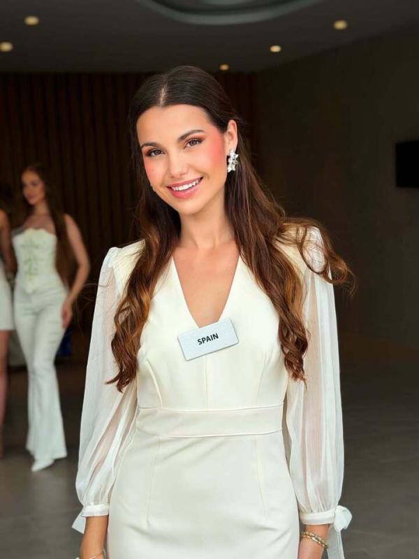 Á hậu 1 Miss World 2026 đẹp gợi cảm, học vấn tốt, là hậu duệ bá tước Thụy Điển- Ảnh 3.