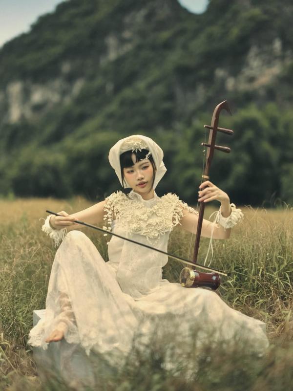 Cả showbiz giúp Phương Mỹ Chi hoàn thành cột mốc trọng đại - Ảnh 1.