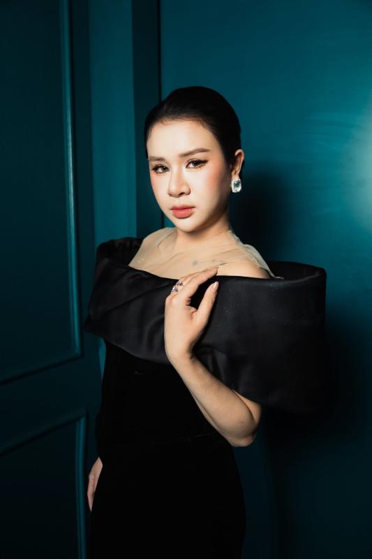 Nữ diễn viên tấu hài đỉnh nhất Hộ Linh Tráng Sĩ: Ngoại hình toát mùi giàu sang, cứ xuất hiện là hút triệu view- Ảnh 4.
