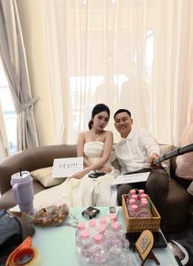 Hoài Lâm cầu hôn Ngọc Trinh