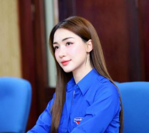 Ca sĩ Việt vừa trúng cử Ủy viên Trung ương Hội LHTN Việt Nam: Xây biệt phủ báo hiếu, có clip 259 giây nổi tiếng toàn cầu