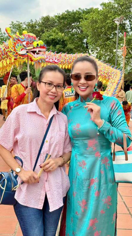 Nghệ sĩ Hoài Linh chủ trì thực hiện nghi lễ, dàn sao Việt tề tựu tại đền thờ 100 tỷ  - Ảnh 5.