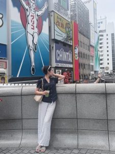 Doãn Hải My khoe đôi chân dài nuột nà khi sang Nhật Bản cổ vũ Văn Hậu thi đấu