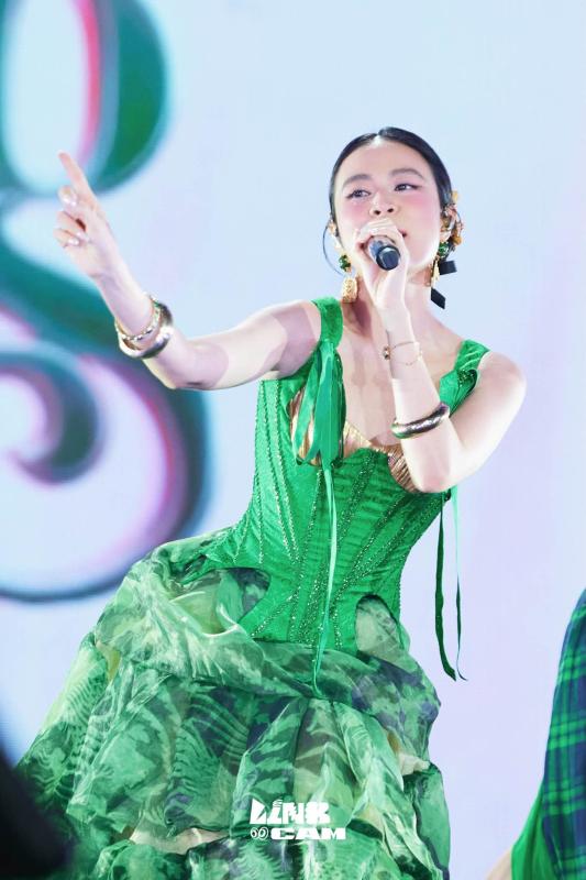 Không tin nổi nhan sắc 38 tuổi của Hoàng Thuỳ Linh- Ảnh 3.
