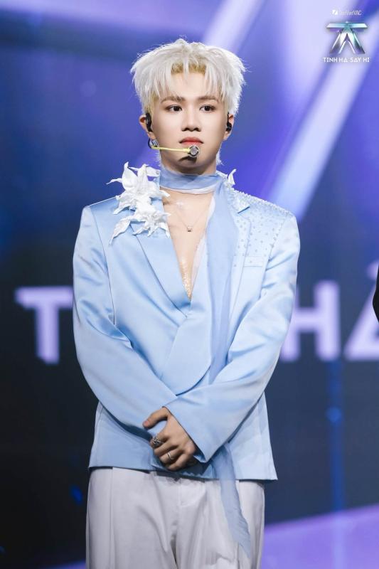 Ca sĩ Việt là thủ khoa thanh nhạc: Liên tiếp oanh tạc Top Trending, vừa "đổi gió" hát ballad đã chiếm sóng mạng xã hội- Ảnh 7.