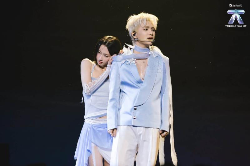 Ca sĩ Việt là thủ khoa thanh nhạc: Liên tiếp oanh tạc Top Trending, vừa "đổi gió" hát ballad đã chiếm sóng mạng xã hội- Ảnh 6.