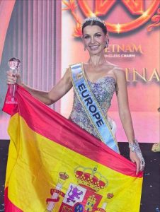 Á hậu 1 Miss World 2026 đẹp gợi cảm, học vấn tốt, là hậu duệ bá tước Thụy Điển