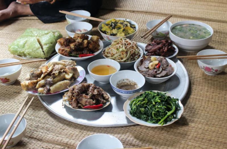 Lời khuyên cho những gia đình dùng chiếu ngồi ăn cơm - Ảnh 1.