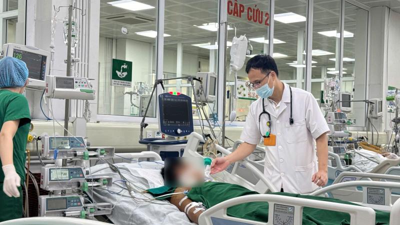 Bác sĩ cảnh báo không chủ quan với vết thương do tre, gỗ, gai đâm - Ảnh 1.